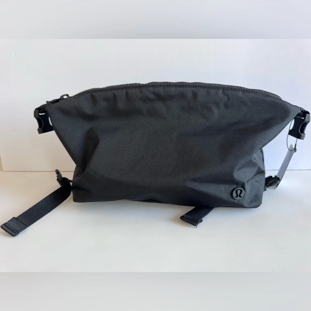 Lululemon Command The Day Kit *5L, Black (Fourth Release) - Picture 6 of 11